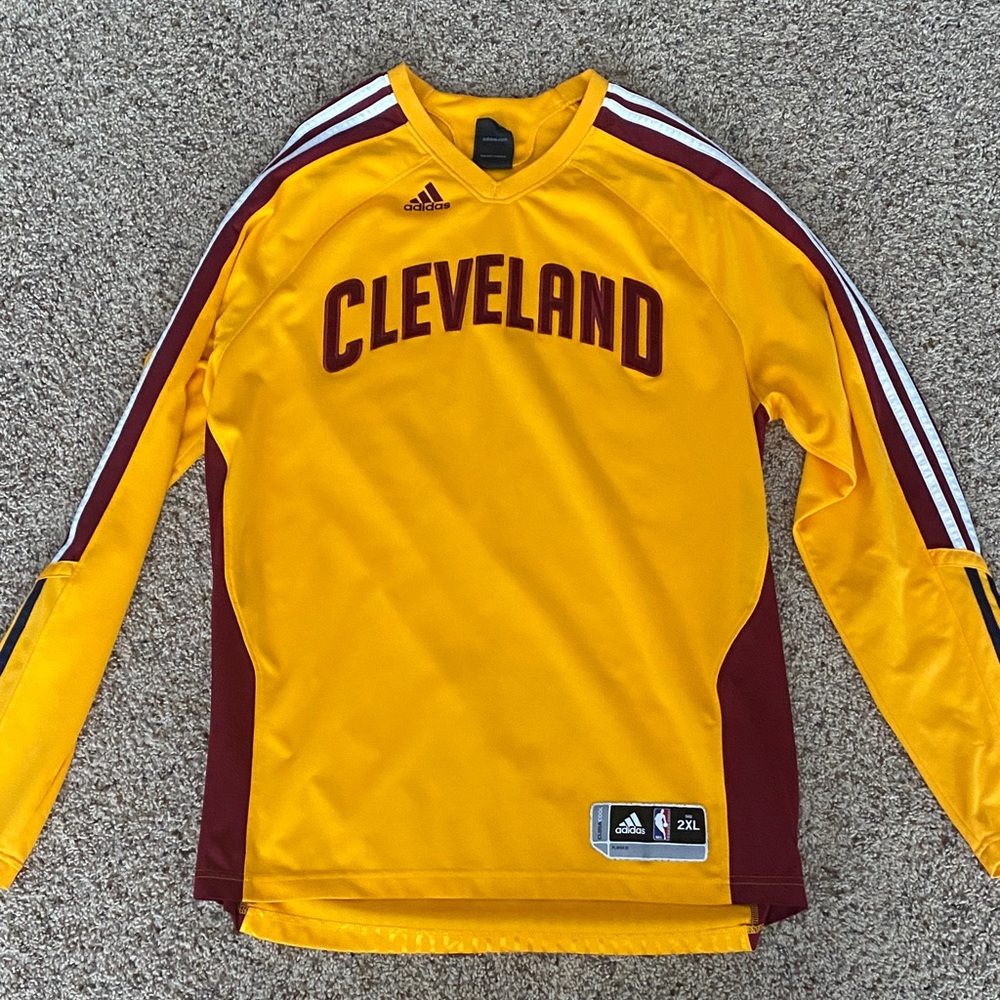 Cleveland Cavaliers warm up long sleeve. XXL